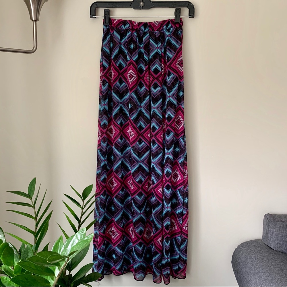Patterned maxi skirt with slit